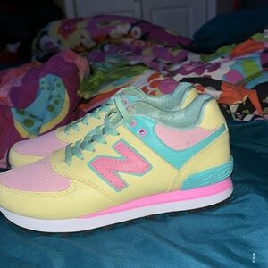 New Balance multicolor size 7